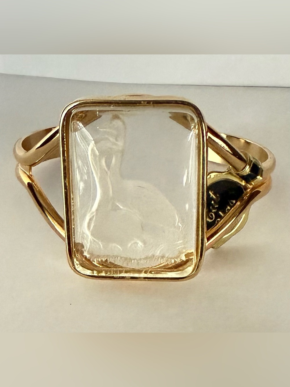 Vintage Gold Tone Split Band Cuff Bracelet Clear Cut Glass Swan Intaglio – Small